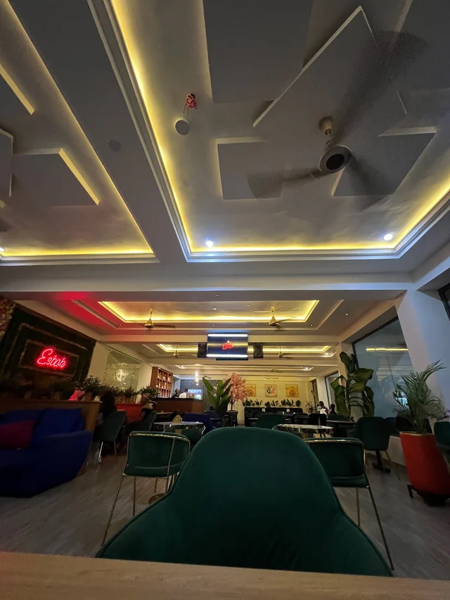 Esbak Restaurant Inside